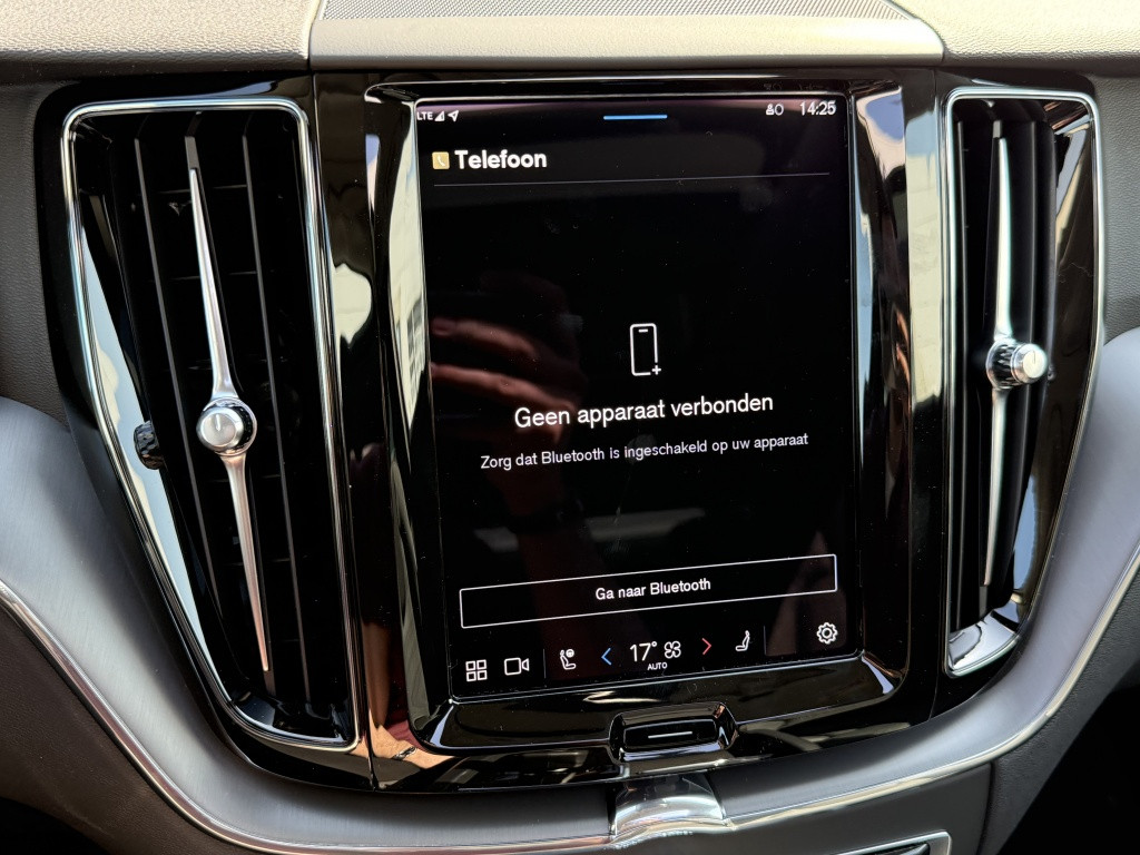 Volvo XC60 t6 awd gt essential driver assist
