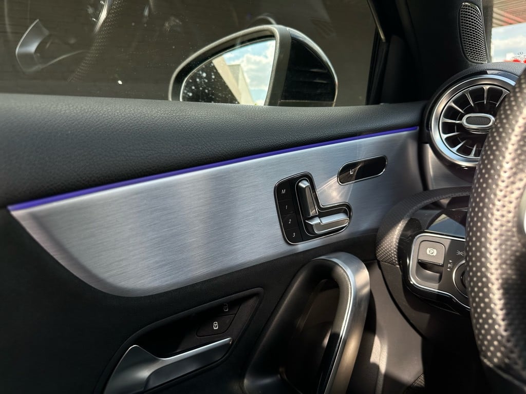 Mercedes-Benz A-Klasse 180 business solution amg // ambiance verlichting //