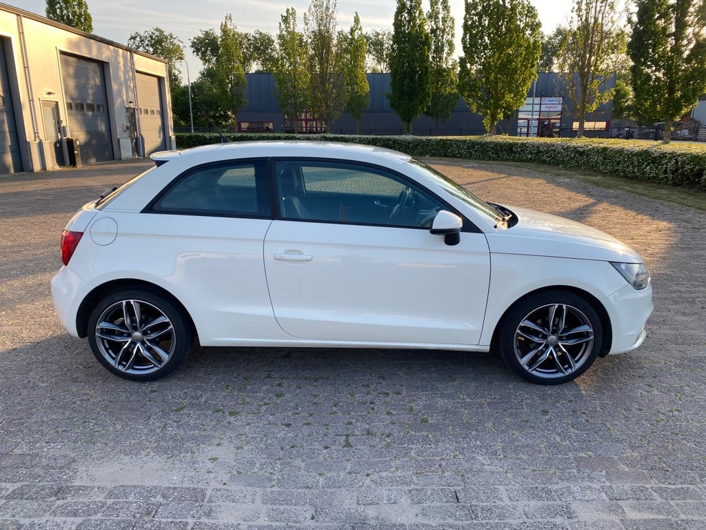 Audi A1 1.2 tfsi attraction pro line business nieuwe motor!