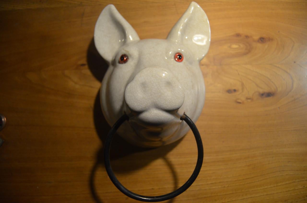 Varken om je doeken op te hangen, keramiek.