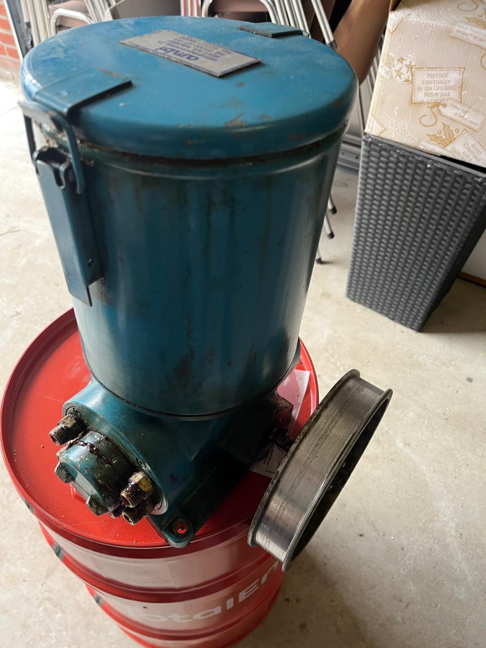 TE KOOP: Vetsmeerpomp