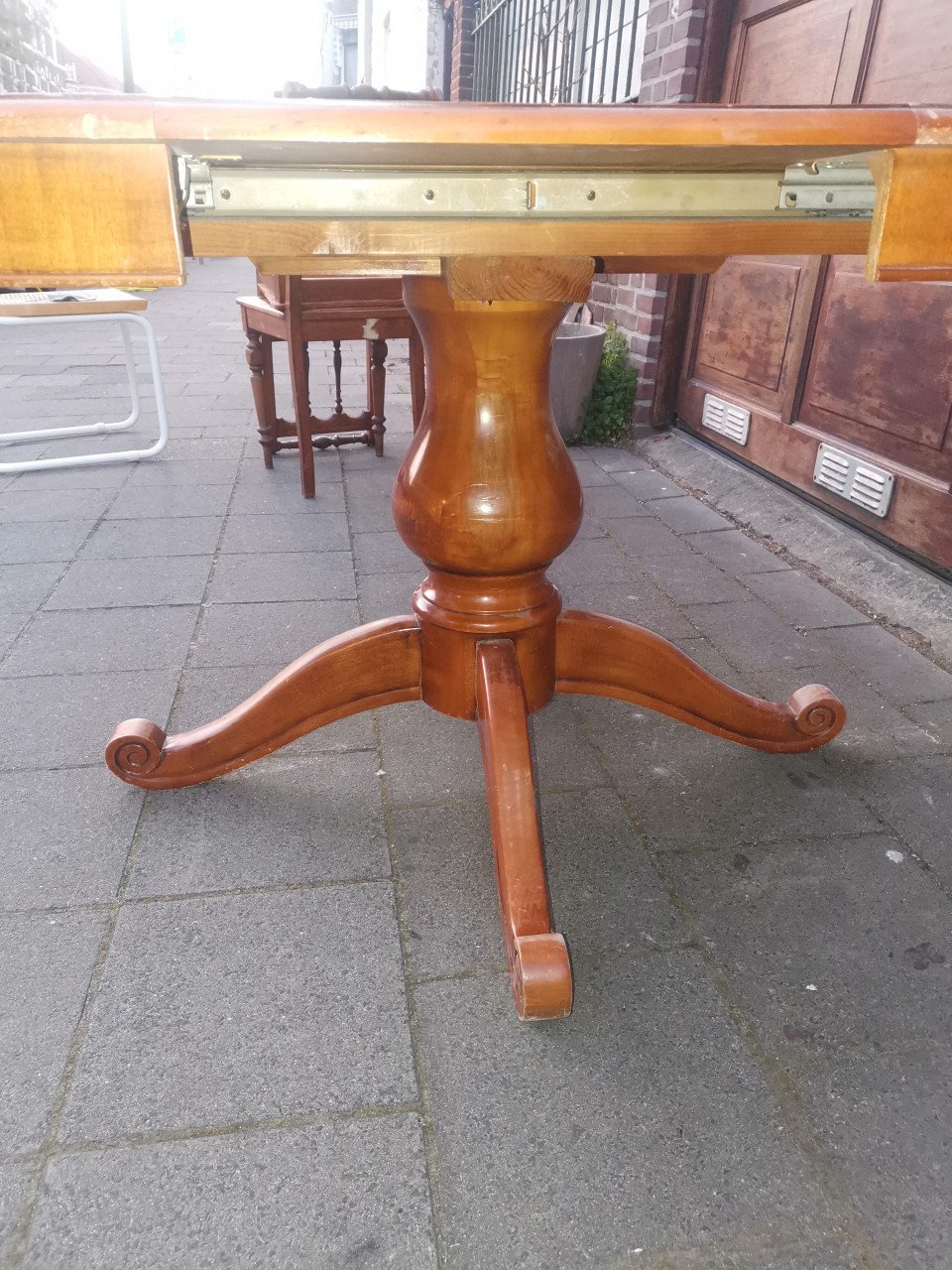 Ronde uitschuifbare eettafel