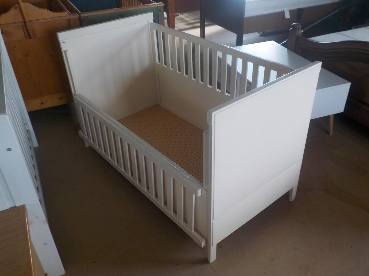 Peuterledikant wat ouder model in goede staat met bodem 130 x 70 cm