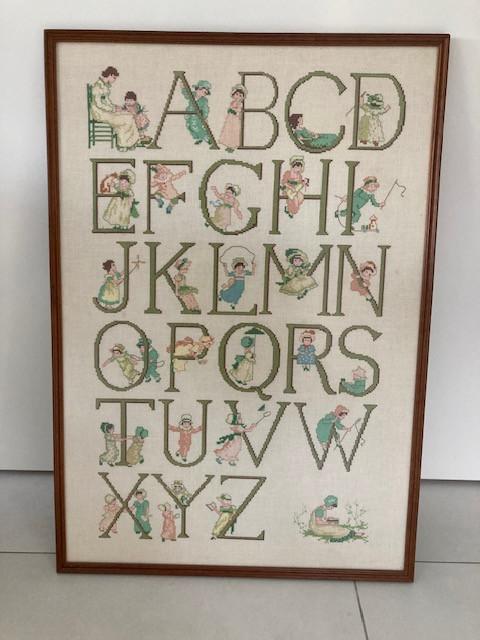 Borduurwerk ABC in lijst