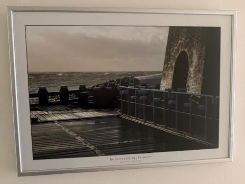 2 foto's van Boulevard Vlissingen 70 x 50 cm zilverkleurige lijst