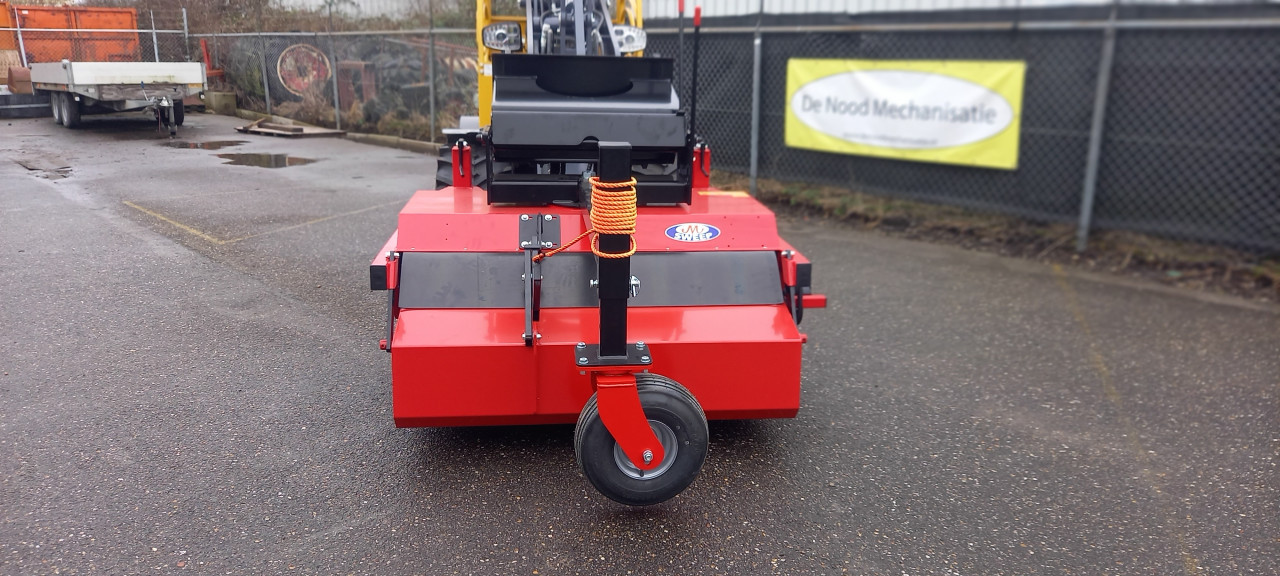 M sweep veegmachine voor aan de Shovel
