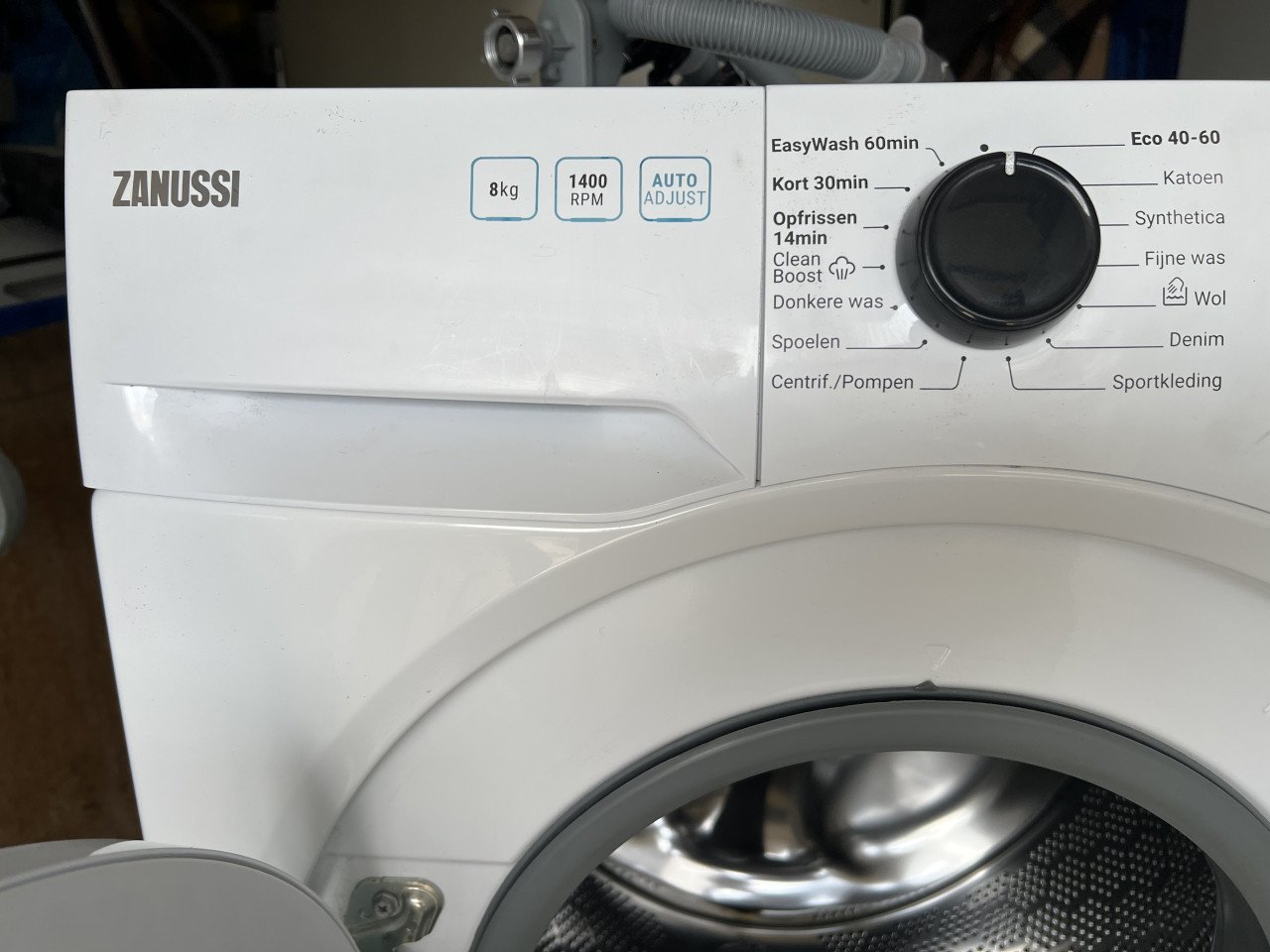 Zanussi ZWFN844TW wasmachine met 8 kg 1400 toren klasse A+++
