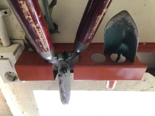Ophang rek voor gereedschap 90 cm lang.