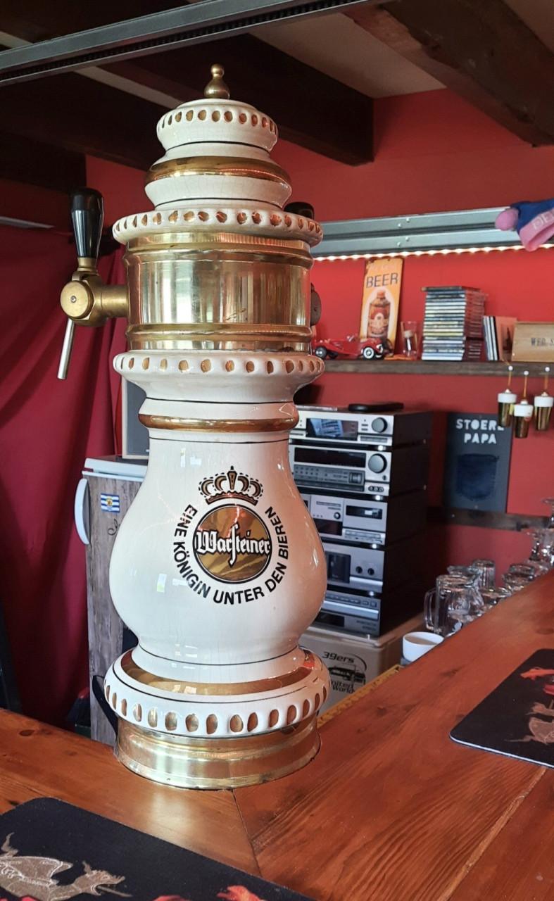 Porseleinen Warsteiner tapzuil
