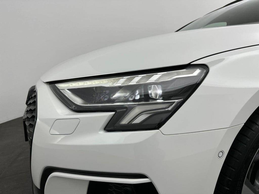 Audi A3 sportback 40 tfsi e s-line pano sfeer acc camera