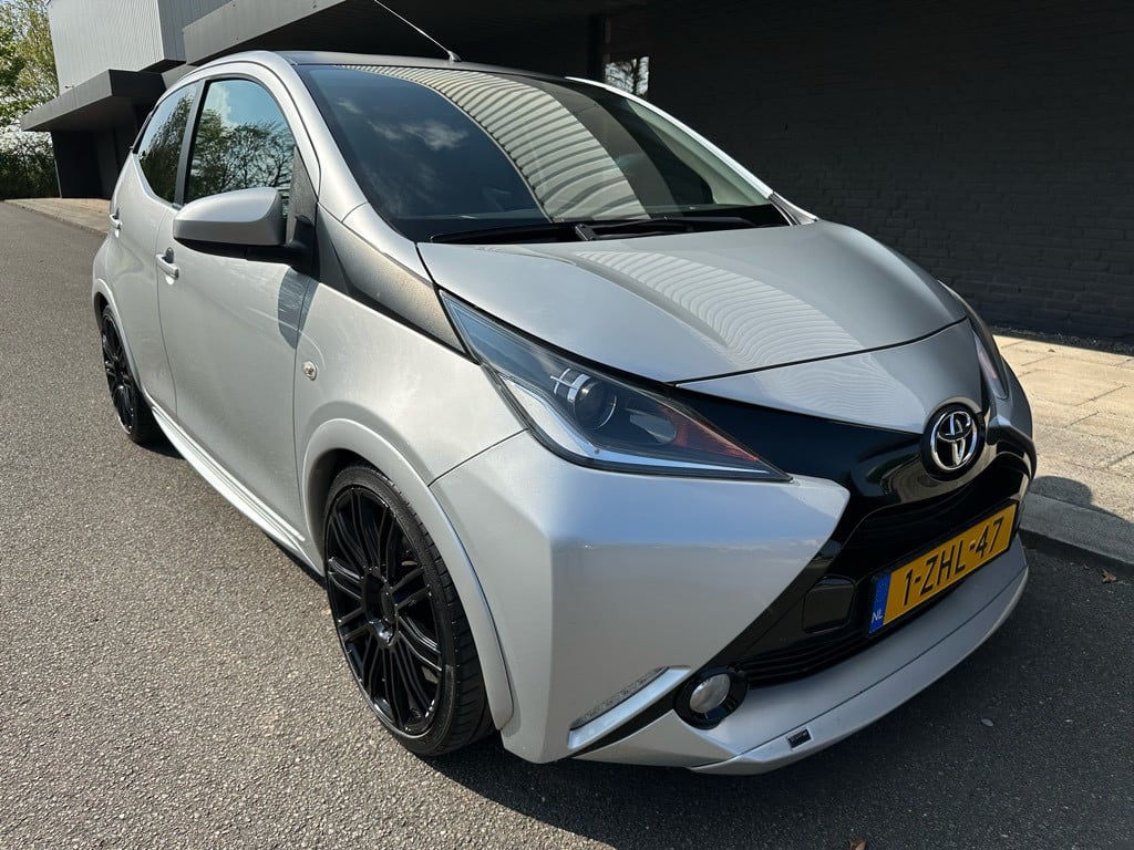 Toyota Aygo 1.0 vvt-i x-play // musketier sport pakket // uniek! //
