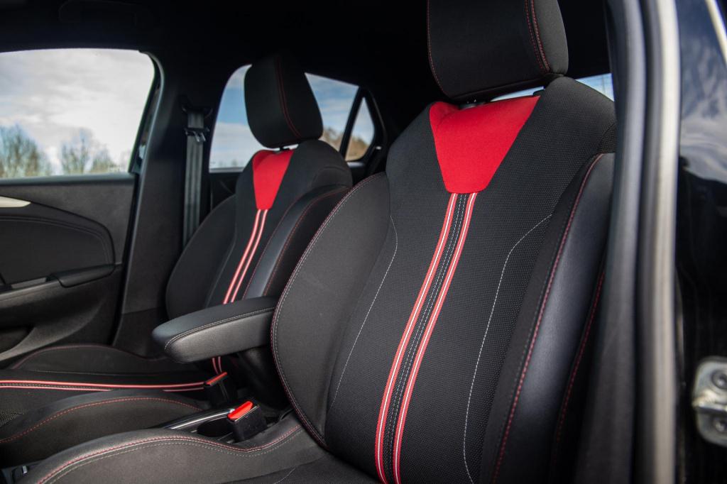 Opel Corsa 1.2 turbo gs black line / apple carplay / automaat / 360 camera 