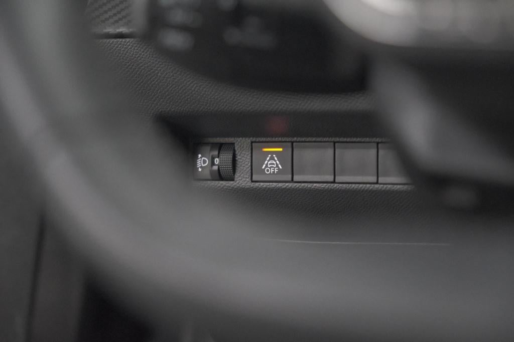 Peugeot 208 puretech 100 allure pack | parkeersensoren | apple carplay | st