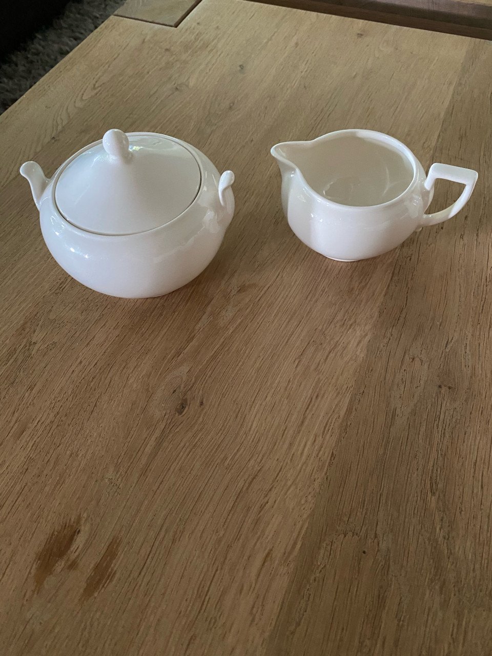 Wedgewood traditional Queensware suikerpotje en melkkannetje