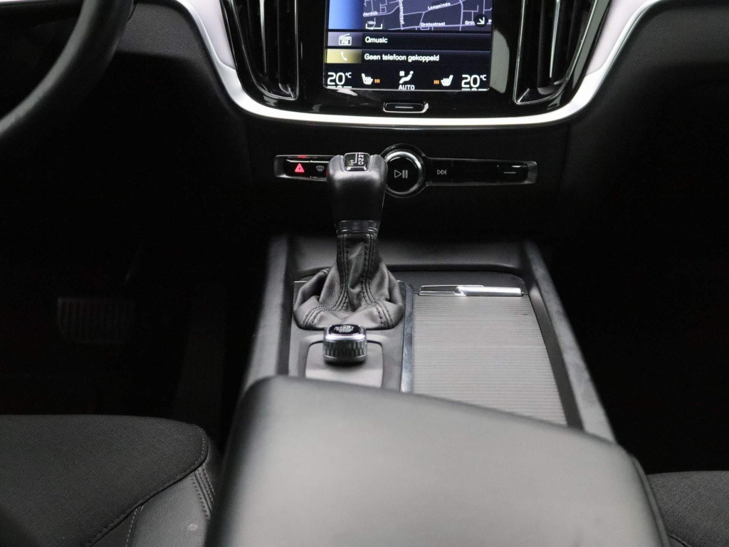 Volvo V60 2.0 t5 momentum | automaat | navigatie | climate control | parker