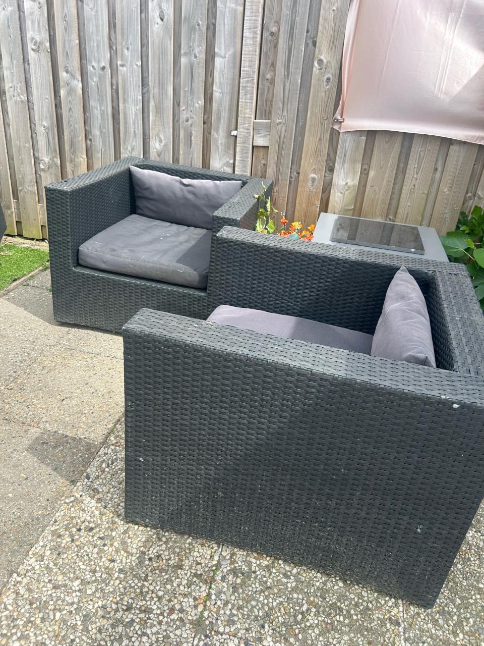 2 tuin lounge stoelen