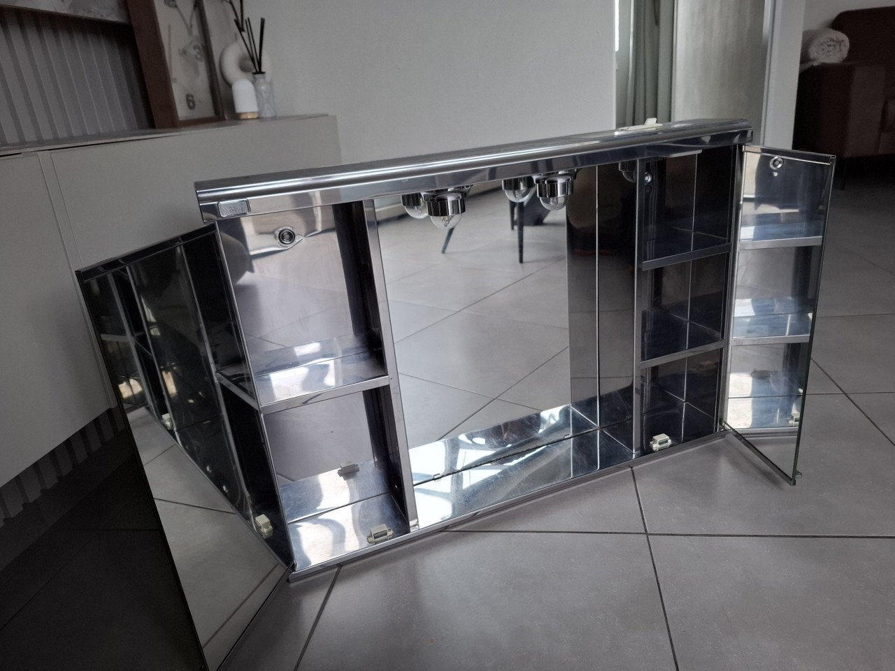 METALKRIS SIRIO spiegelkast.