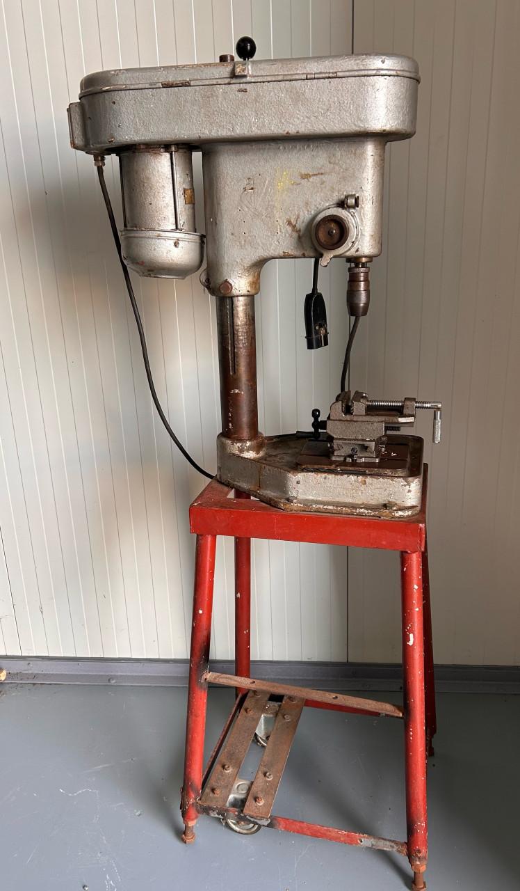 Vintage industriële kolomboormachine EMF Dordt 226 BV 5/4 – werkend