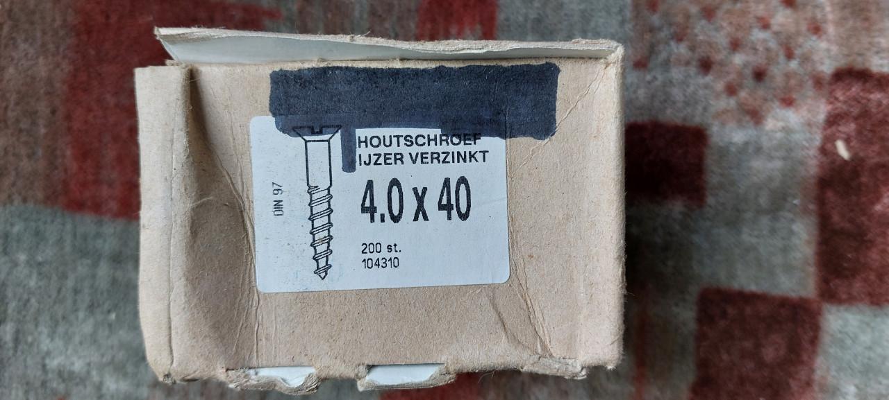 Nieuw doosje 200 st PVK Houtschroeven staal 4x40