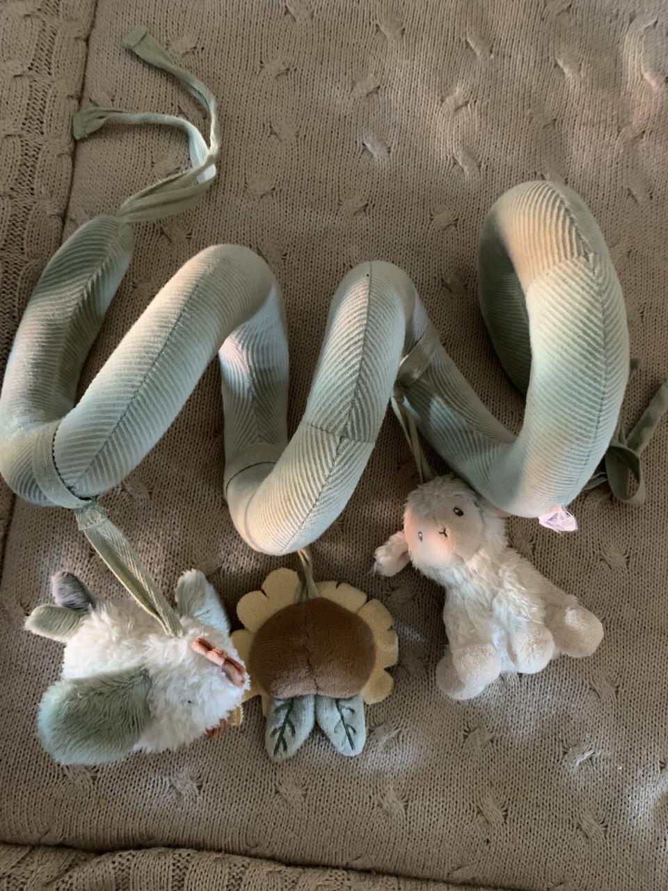 Box met boxkleed, babynest, muziekmobiel en boxring