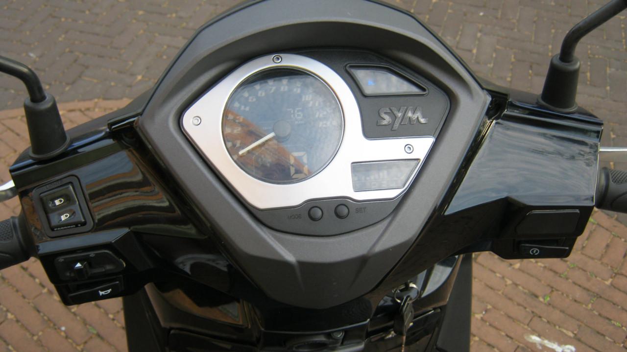 Z.G.A.N  SYM SYMPHONI ST 45KM  Met 16 inch WIELEN 995 EURO