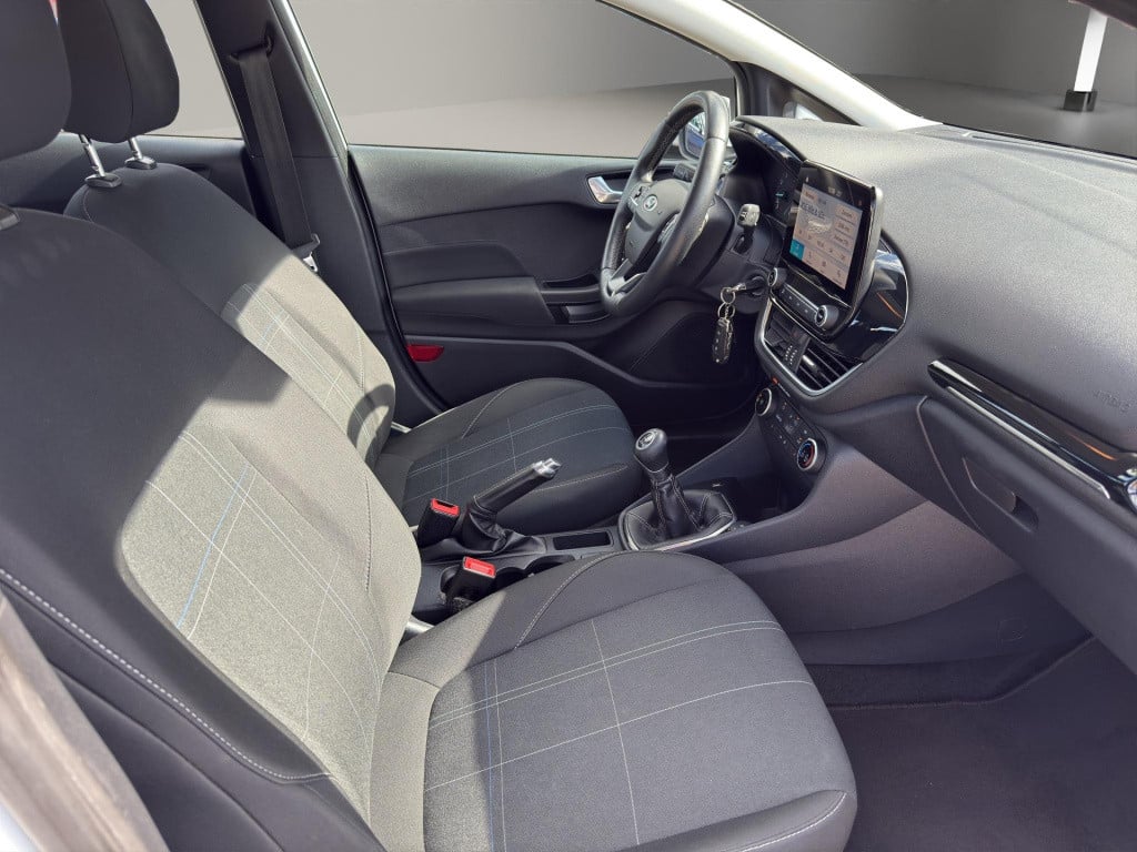 Ford Fiesta 1.1 trend 5drs airco | 75pk |stuur en stoelverwarming | apple /