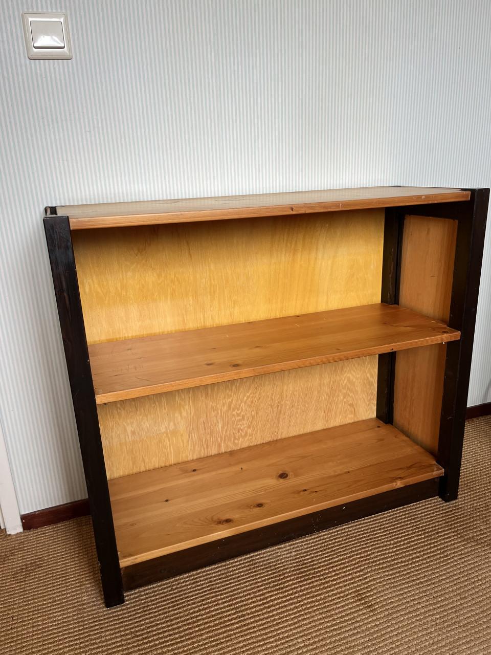 ## Een Lundia stelling kastje ##