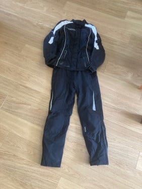Te Koop Damesmotorpak Maat 42 Difi Aerotex (waterdicht membraam)