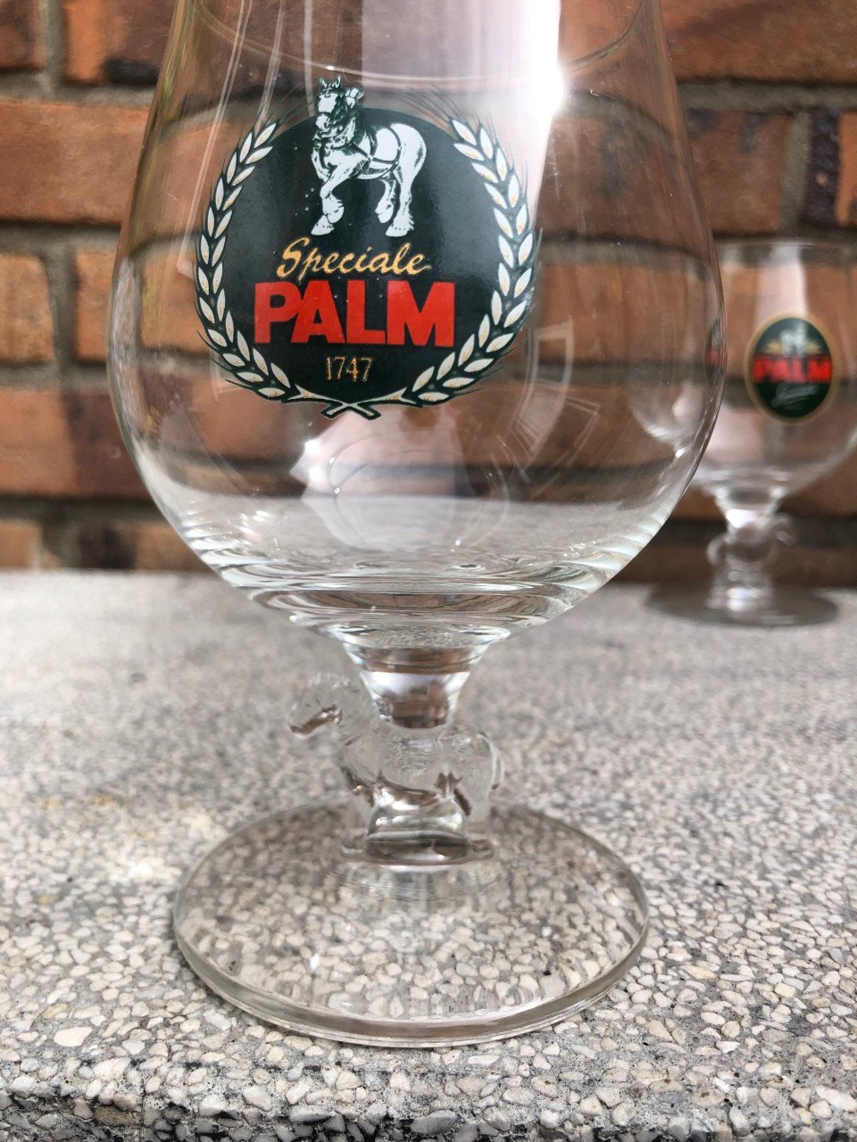 Vier Palm bierglazen met paard op de voet van het glas.