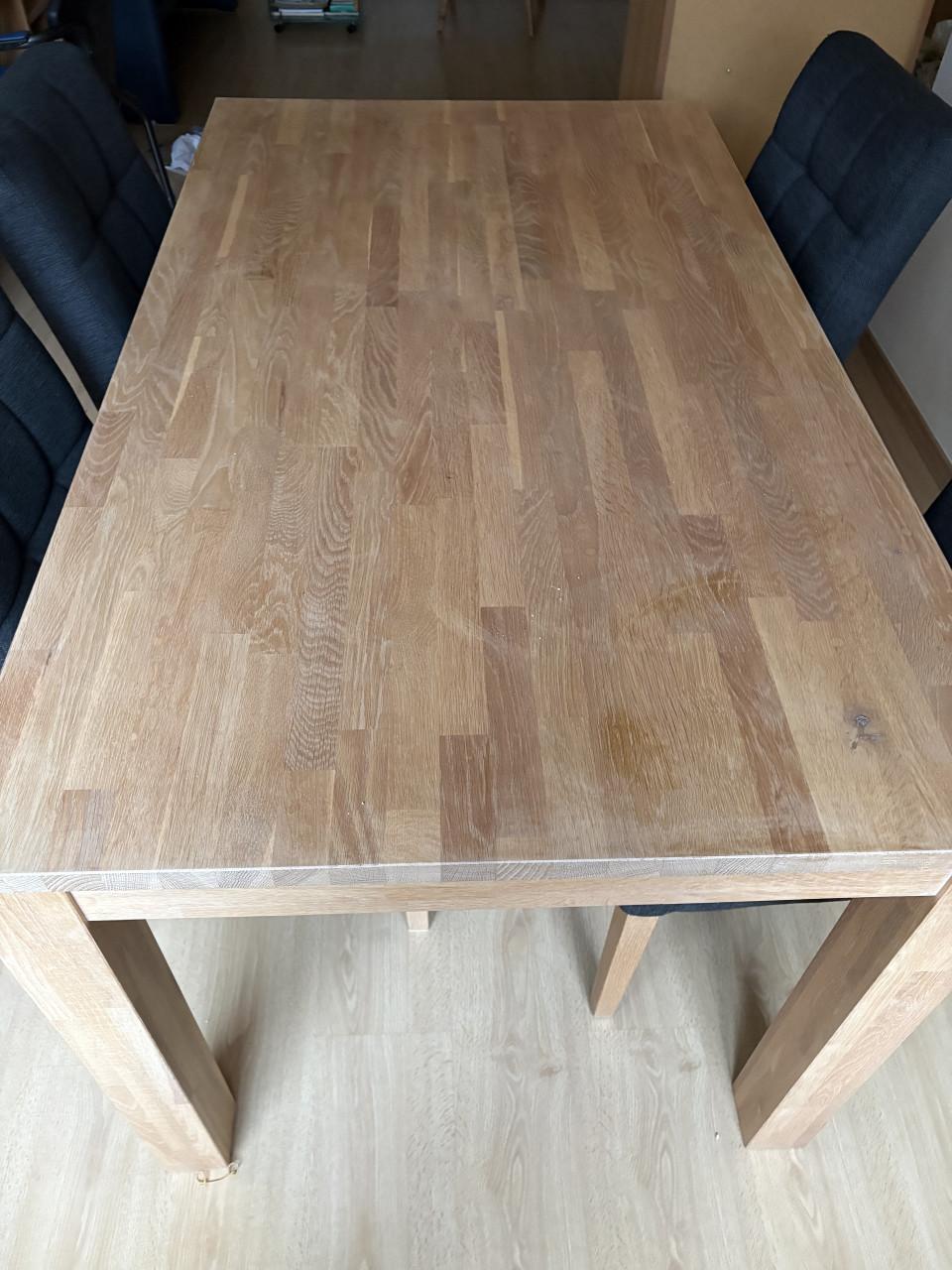 Eetkamertafel met 4 stoelen