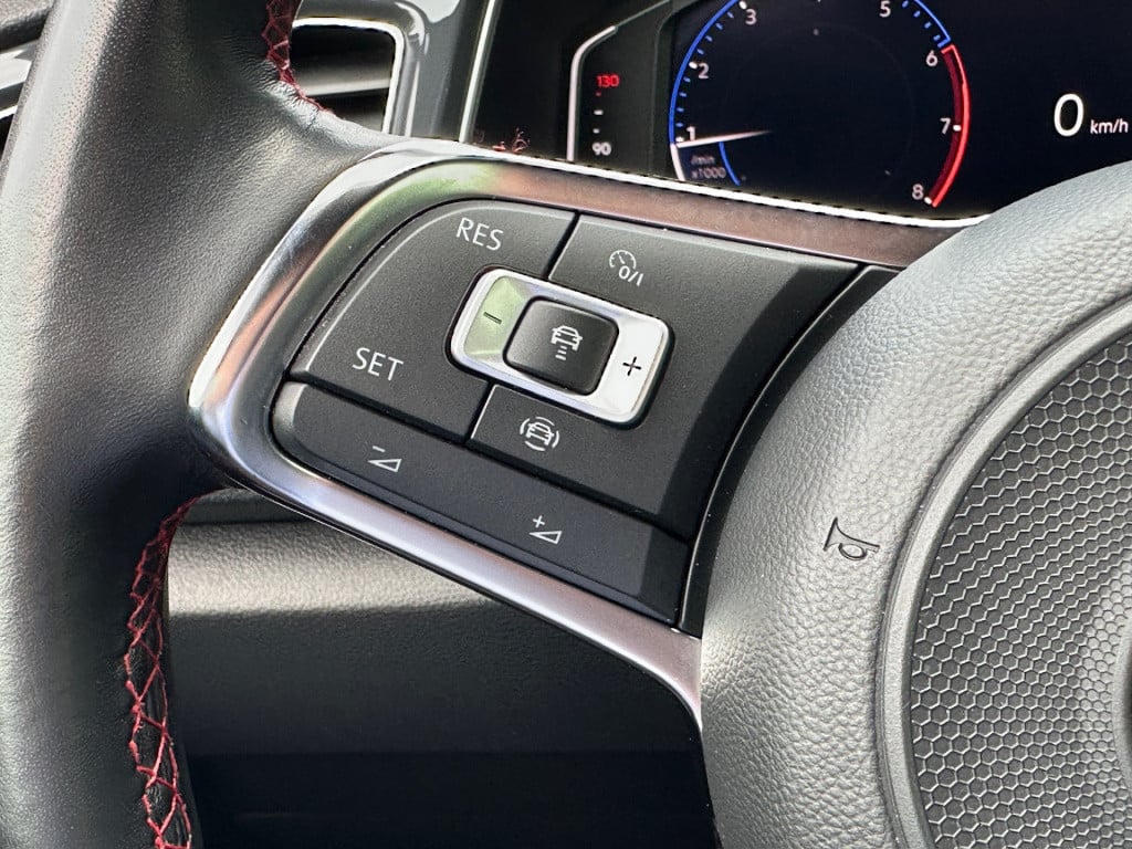 Volkswagen T-roc 1.5 tsi 150pk sport | trekhaak | carplay | led | dode hoek