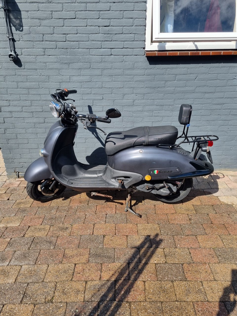 Senzo grande retro scooter