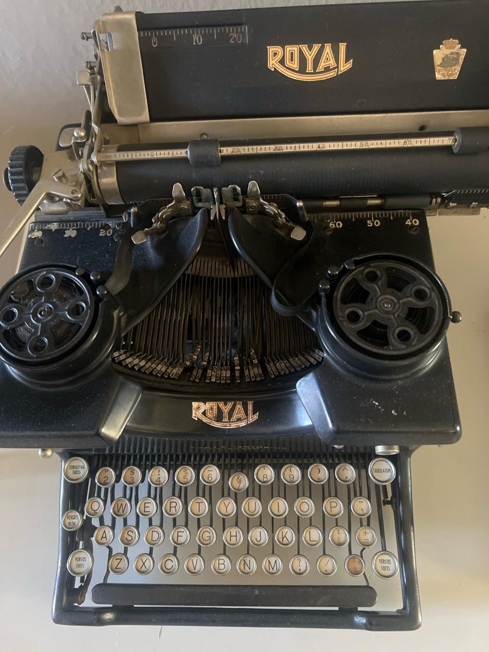 Oude type machine Royal Amsterdam