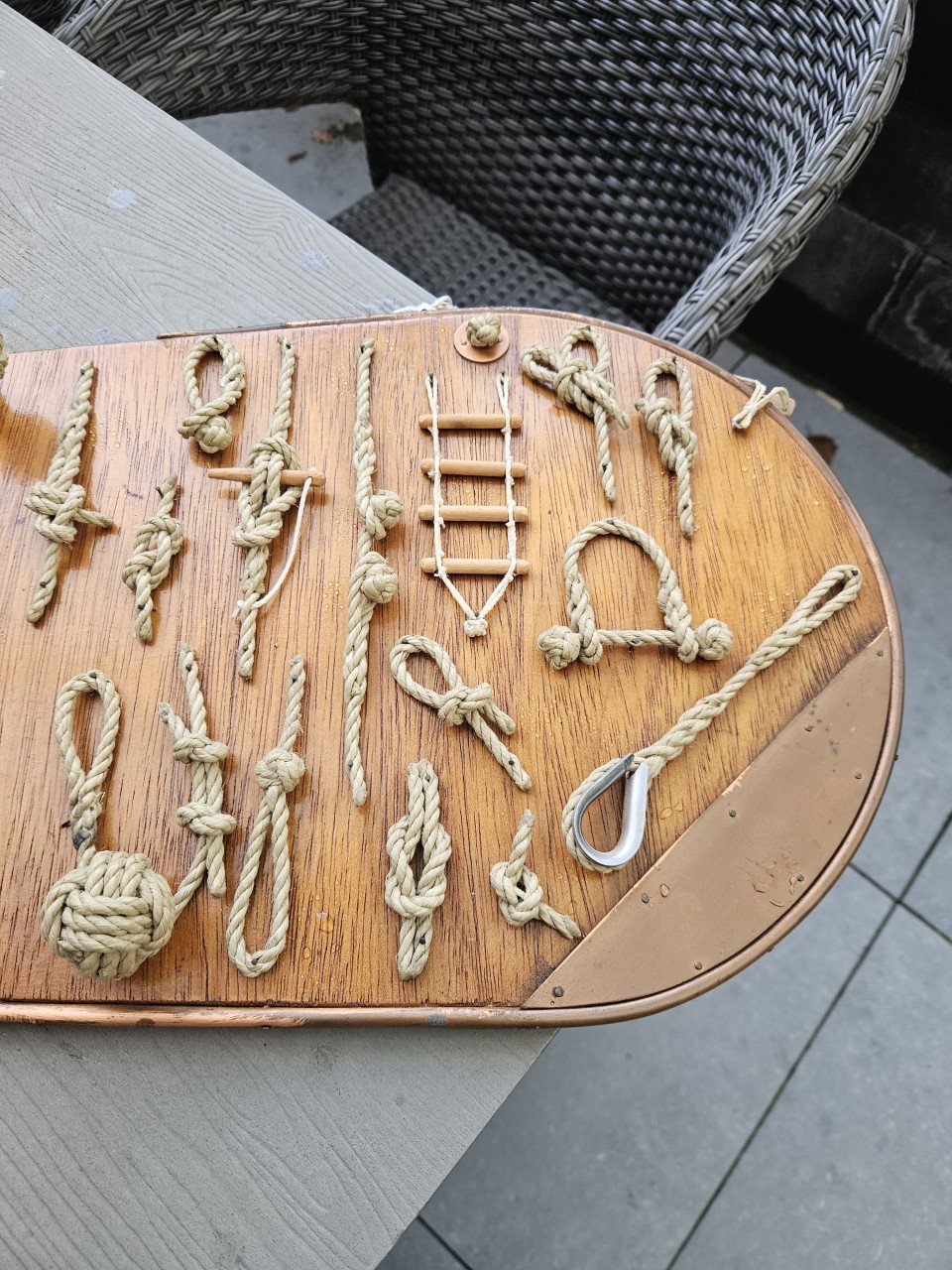 Prachtig Maritiem knopenbord scheepvaart op houten plank