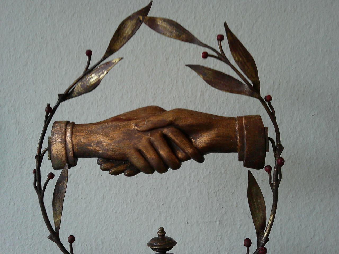 VERGULDE SYMBOLIEK VOOR EEUWIGE VERBONDENHEID ,LAAT 18DE EEUW