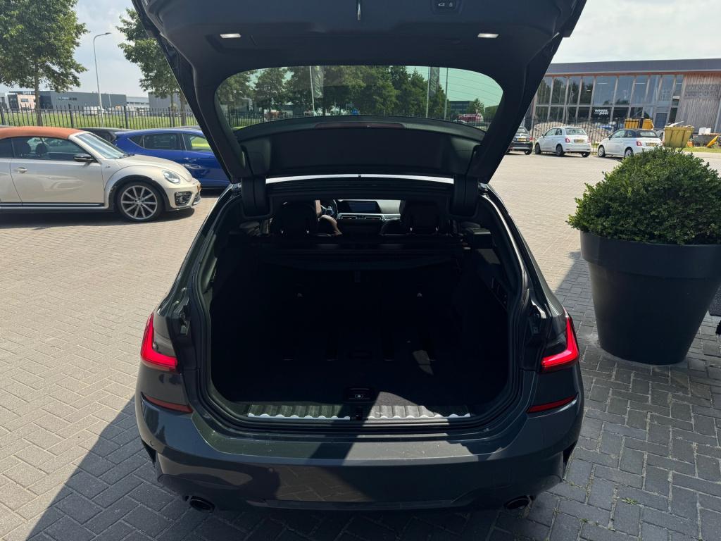 BMW 3-serie touring 330i introduction high executive * panoramadak * 360 ca