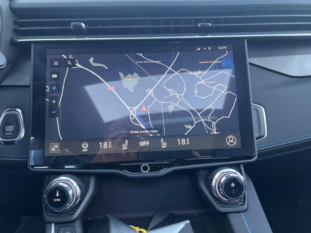 Lynk & Co 01 1.5 261pk phev , black edition ,360gr camera , pano dak , adap