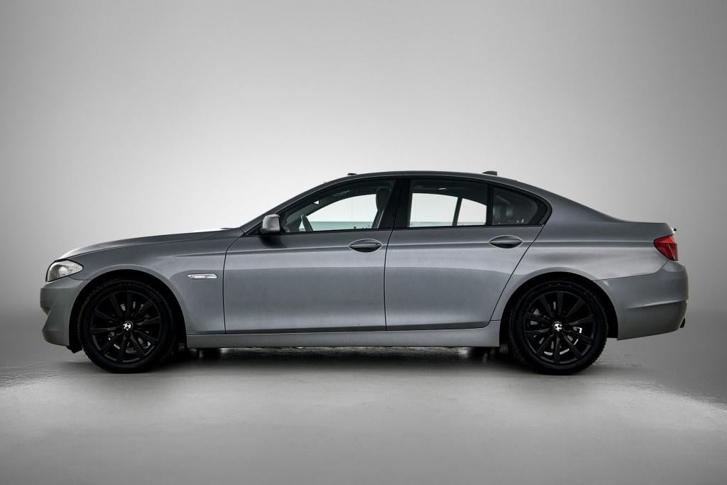 BMW 5 Serie 523i high executive | schuif/kanteldak |