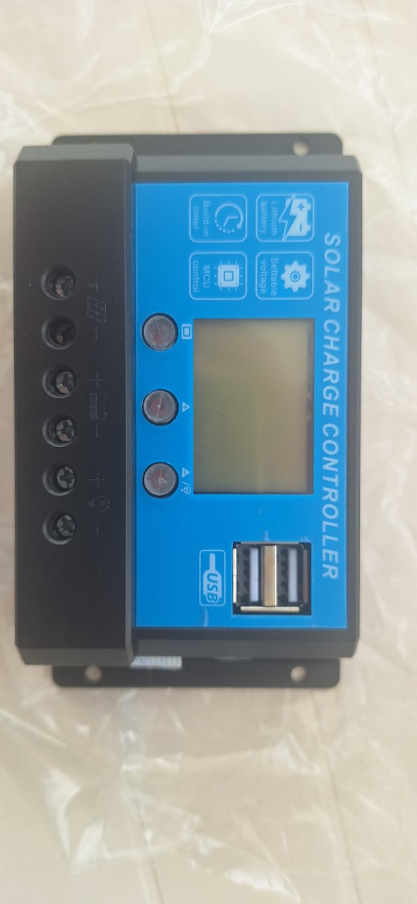 Nieuwe solar laadregelaar 12/24 volt, geschikt voor lithium accu.