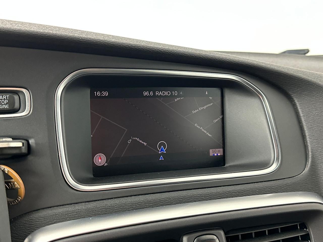 Volvo V40 2.0 T2 R-Design - FULL LED - DEALER OND - NAVI