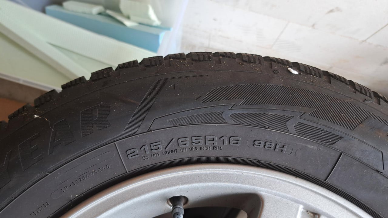 Velgen/Winterbanden 215/65R16 98H