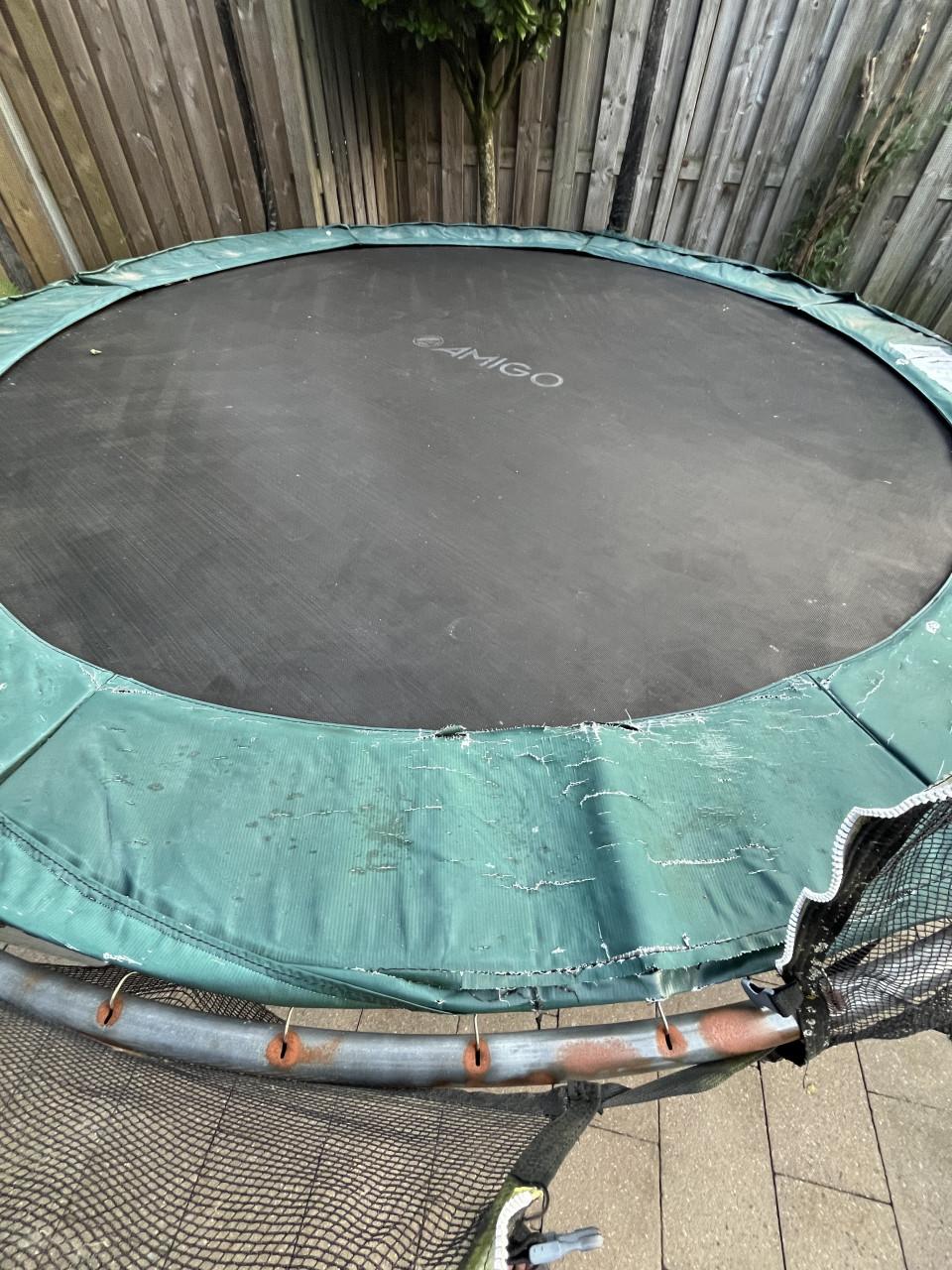 Trampoline 305 cm op poten