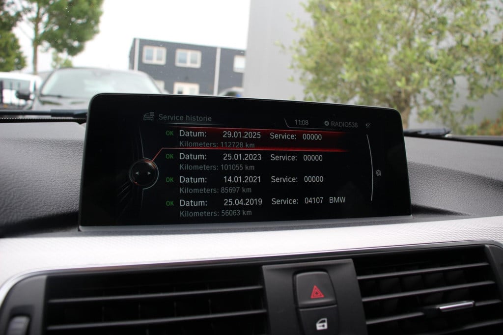 BMW 3-serie touring 318i m sport edition aut. - navi groot - adap led - pdc