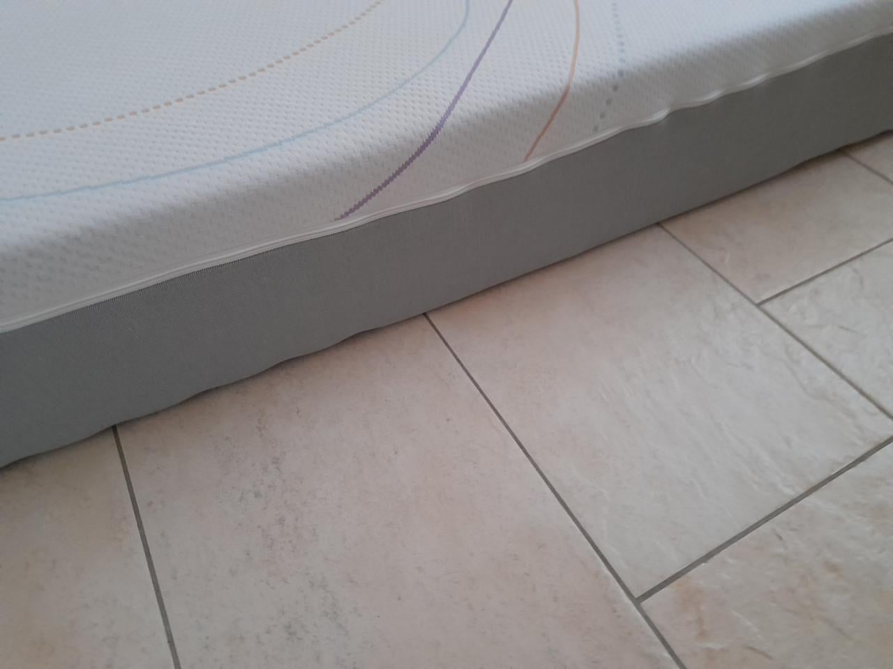 M-line wave matras  90 x 200 x 23 dik (in goede nette staat )