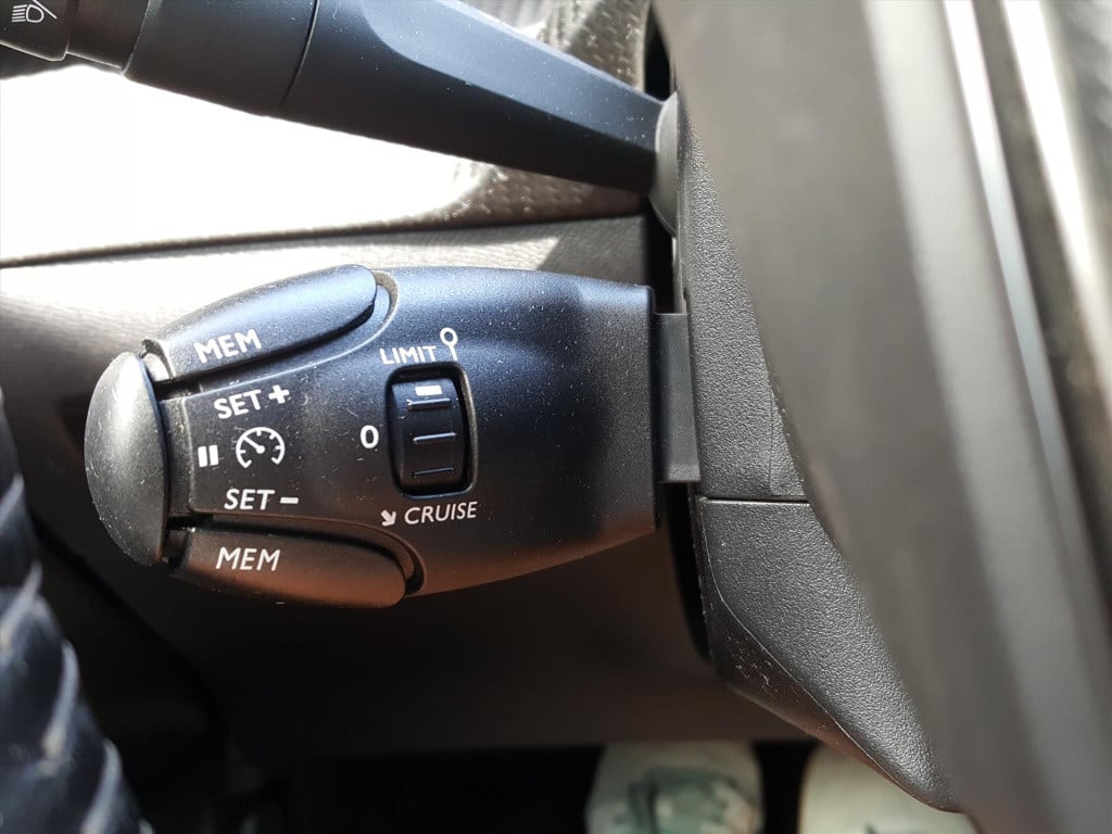 Peugeot 208 1.2 puretech 100pk allure navigatie | 3d-cockpit | afneembare t