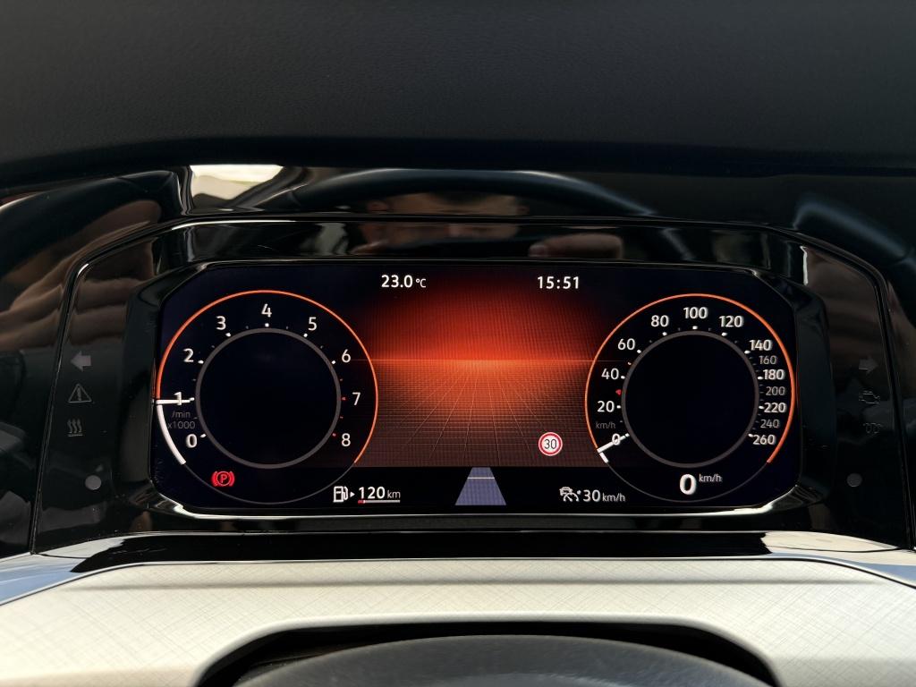 Volkswagen Golf 1.0 tsi life // led koplampen // trekhaak //