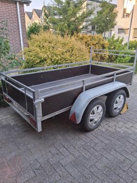 Aanhanger ongeremde tandemasser .