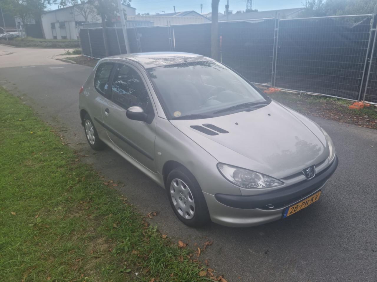 Peugeot 206 1.4i bj 2004 apk 5-2027