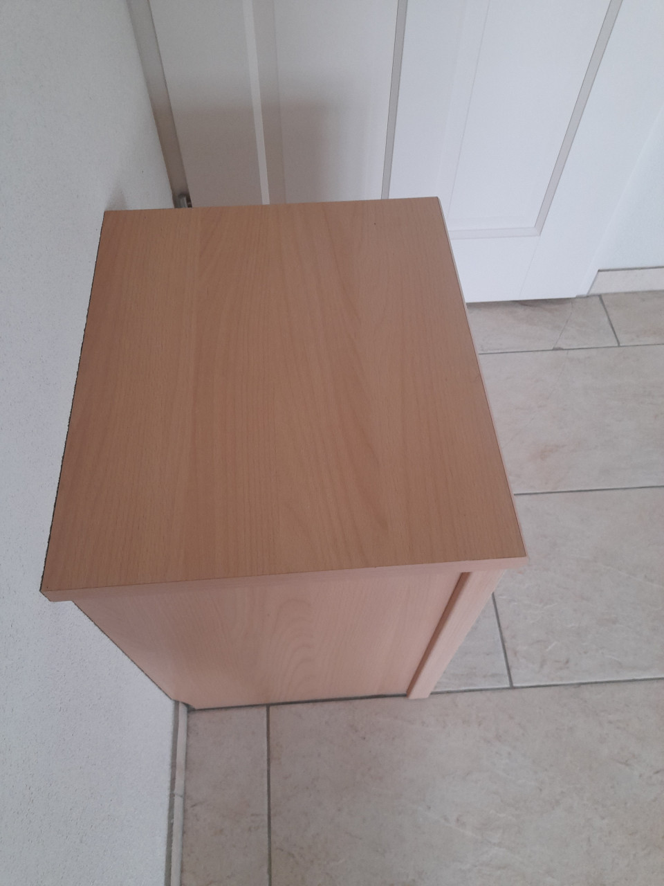 Nachtkastje 45 x 39 x 58H (in goede staat )
