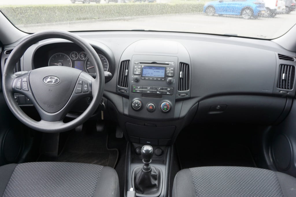 Hyundai I 30 1.4i active cool airco / elektr. ramen / parkeers. / cruise / 